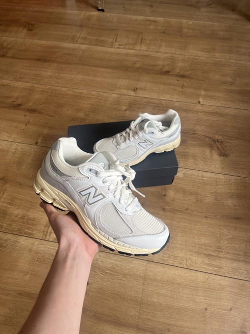 New Balance 2002R